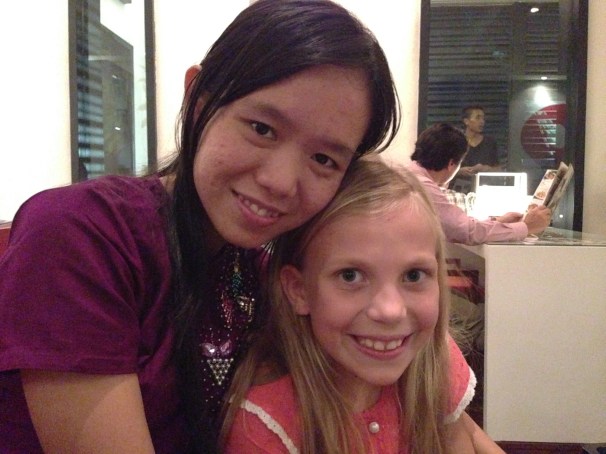 Studentlederen Phyoe Phyoe Aung og datteren min.